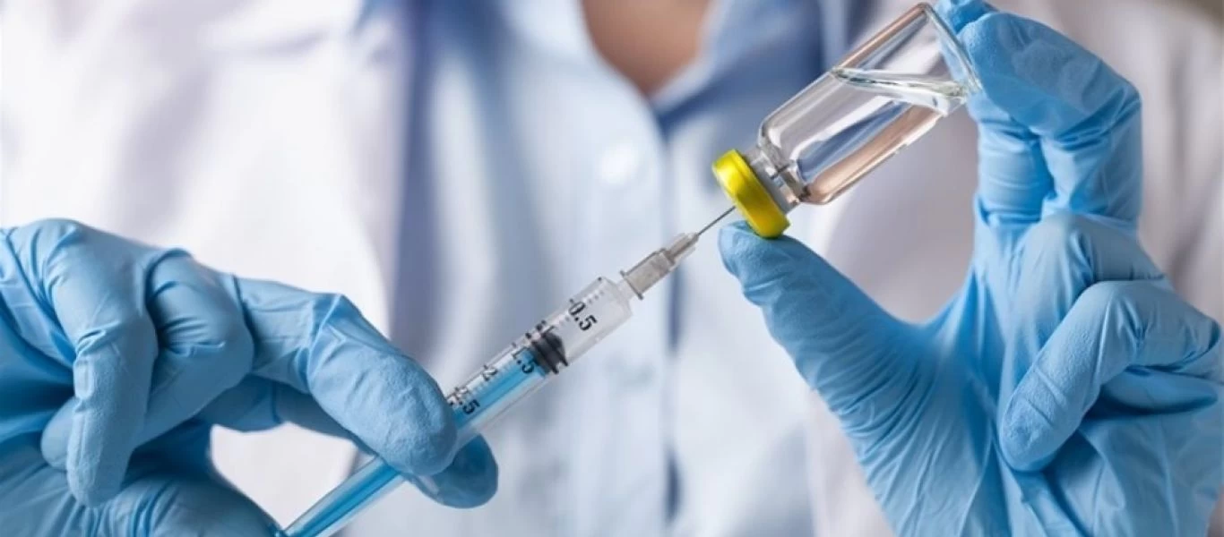 Βρετανία: Προχωρά στη χορήγηση τρίτης δόσης σε όλα τα άτομα άνω των 50 ετών